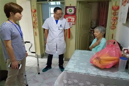 常州钟楼弘扬志愿精神 慰问孤寡老人