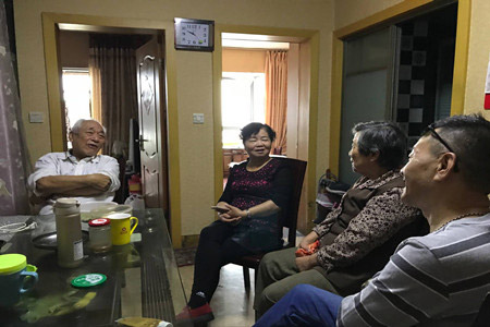 常州钟楼重阳慰问老党员 送去关怀传党声