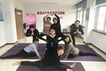 常州钟楼蓝天花园庆“三八”举办瑜伽活动