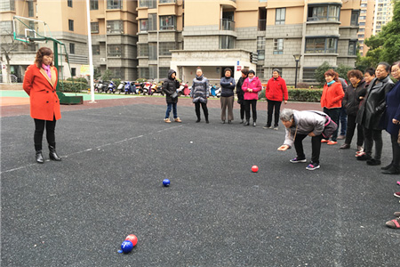 常州钟楼青枫社区齐打健康球 共度妇女节