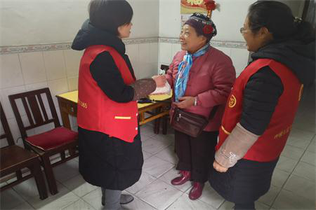 常州钟楼  元宵送温暖 慰问暖人心