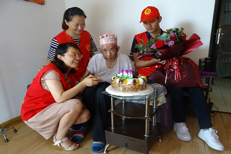 常州钟楼  看望百岁老人 弘扬孝道文化