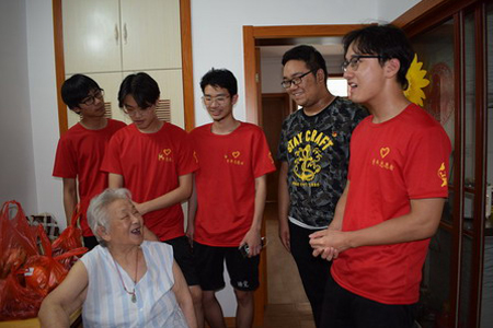 常州钟楼  关爱老人 青年在行动