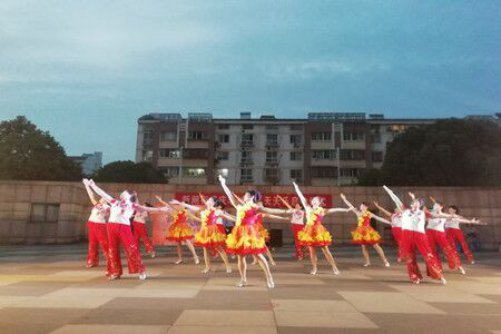 常州钟楼庆丰村举办庆祝新中国70华诞文艺汇演