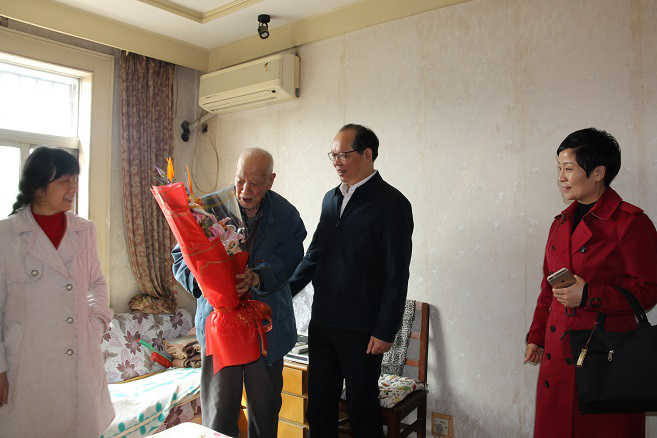 常州钟楼区开展百岁离休干部走访慰问