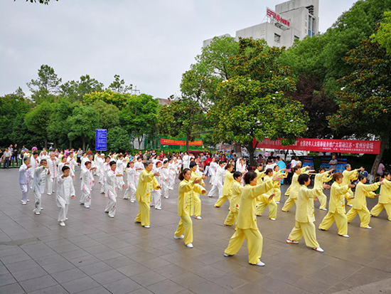 喜迎新中国70华诞｜服务老年人健身健康