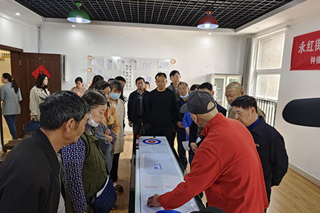 永红街道2023年首期桌上冰壶球培训班开班啦